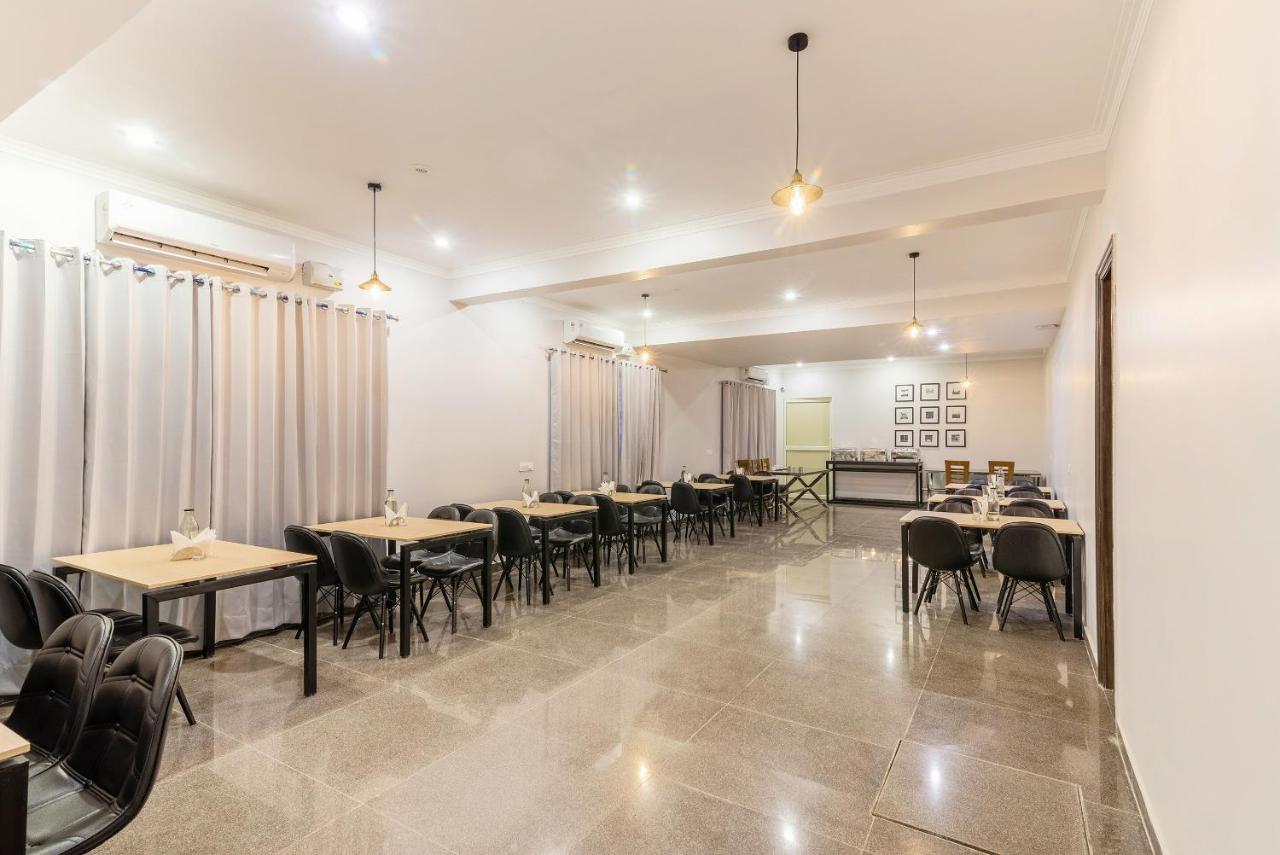 Oyo Flagship Santhi Grand Hotel Vijayawāda Buitenkant foto