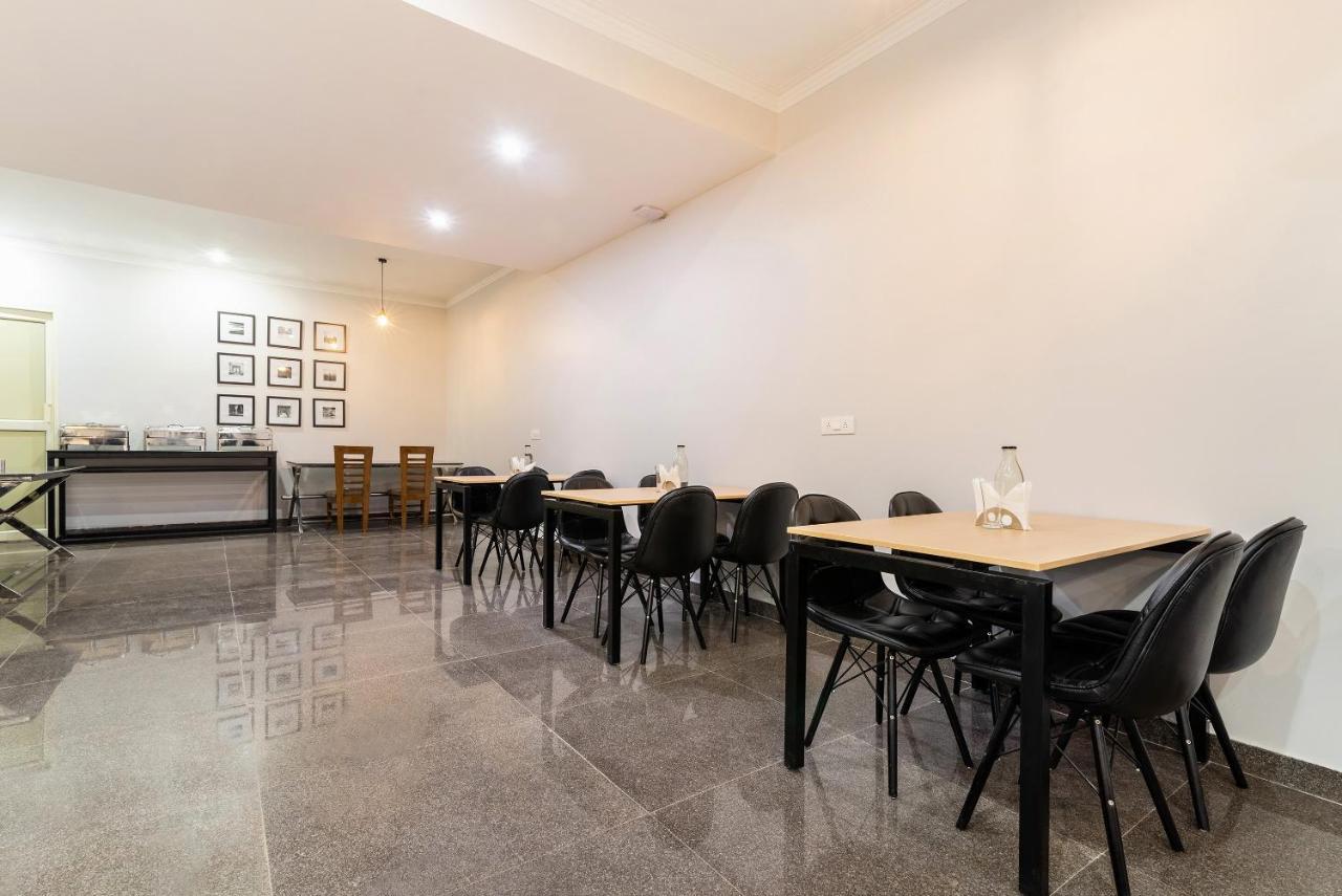 Oyo Flagship Santhi Grand Hotel Vijayawāda Buitenkant foto